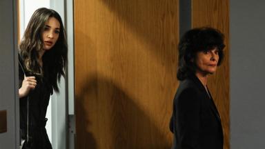 Poster episodio La cosa del pantano 1x8