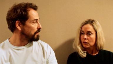 Poster episodio Unfamiliar 1x1