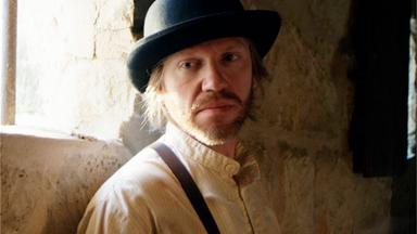 Poster episodio Death and Compromise 1x1