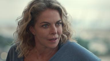 Poster episodio Sara, la mujer en las sombras 1x6