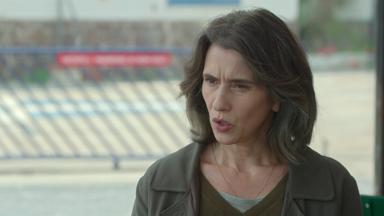 Poster episodio Sara, la mujer en las sombras 1x1