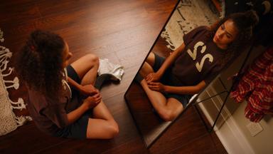 Poster episodio Ginny y Georgia 1x2