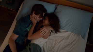 Poster episodio Ginny y Georgia 2x2