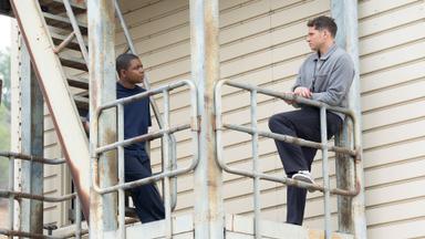 Poster episodio 9-1-1 9x6