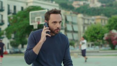 Poster episodio Sara, la mujer en las sombras 1x3