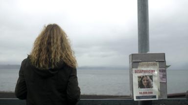 Poster episodio 42 días en la oscuridad 1x1