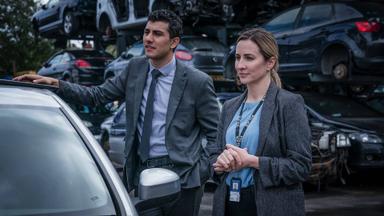 Poster episodio The Bay 2x1