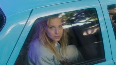 Poster episodio El tiempo de las moscas 1x3