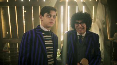 Poster episodio Merlina 2x2