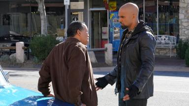 Poster episodio S.W.A.T. 1x18