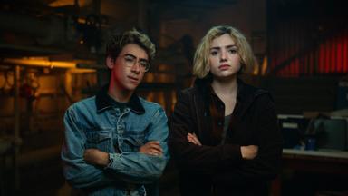 Poster episodio Espíritus en la Escuela 1x2