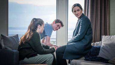Poster episodio The Bay 2x6