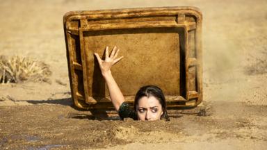 Poster episodio Made for Love 1x1