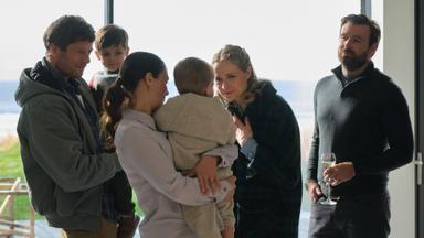 Poster episodio Dos familias 1x1