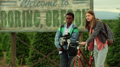 Poster episodio Everything Sucks! 1x1