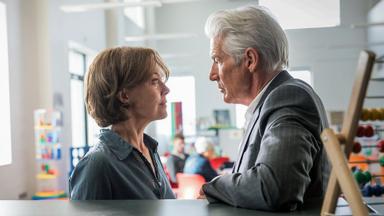 Poster episodio MotherFatherSon 1x6