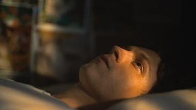 Poster episodio The Crowded Room 1x10