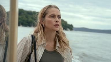 Poster episodio The Last Anniversary 1x1