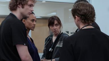 Poster episodio The Pitt 2x8