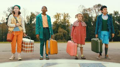 Poster episodio La misteriosa sociedad Benedict 1x2