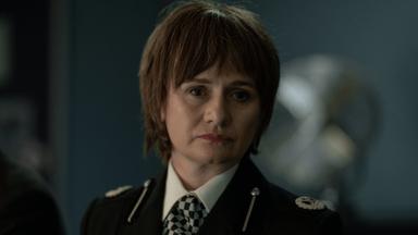 Poster episodio Sospechoso: el asesinato de Jean Charles de Menezes 1x2