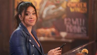 Poster episodio No estoy muerta todavía 1x1