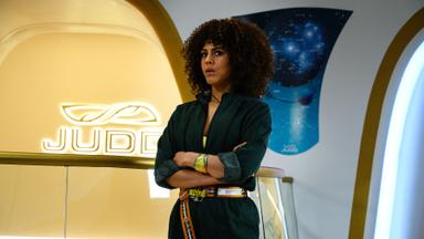 Poster episodio Avenue 5 1x1