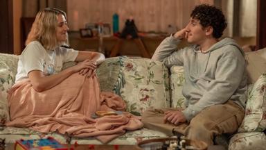 Poster episodio Adultos 1x2