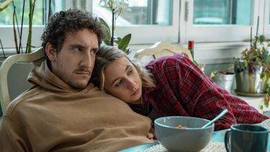 Poster episodio Adultos 1x1