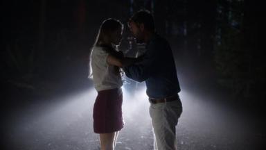 Poster episodio When the Streetlights Go On 1x1