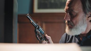 Poster episodio Vivir sin permiso 1x8