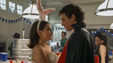 Poster episodio Off Campus 1x2