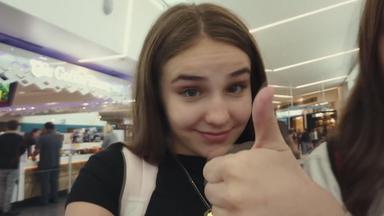 Poster episodio Malas influencias: El lado oscuro de las redes en la infancia 1x1