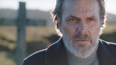 Poster episodio Vivir sin permiso 1x13