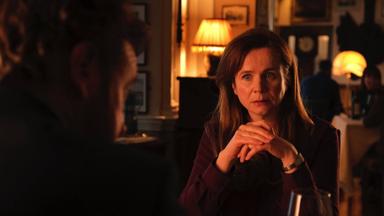 Poster episodio Too Close 1x2