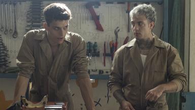 Poster episodio Mar afuera 1x2