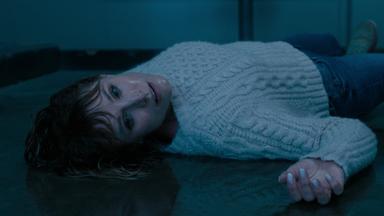 Poster episodio La mujer de la casa de enfrente de la chica en la ventana 1x8